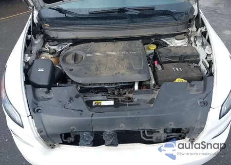 2016 Jeep Cherokee Latitude z USA, uszkodzony, nr VIN 1C4PJMCS5GW193320